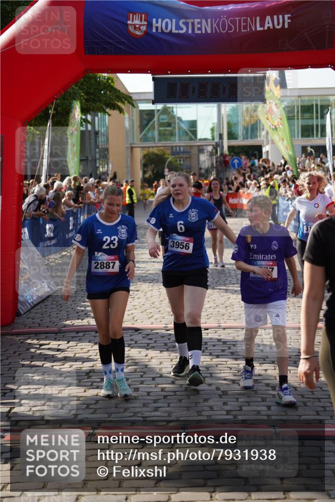13.06.2025 - Holstenköstenlauf Felixshl http://msf.ph/oto/7931938 13.06.2025 18:00:55 Laufen 2413, 2432, 2557, 2811, 2887, 3101, 3201, 3261, 3723, 3793, 3956 meine-sportfotos.de