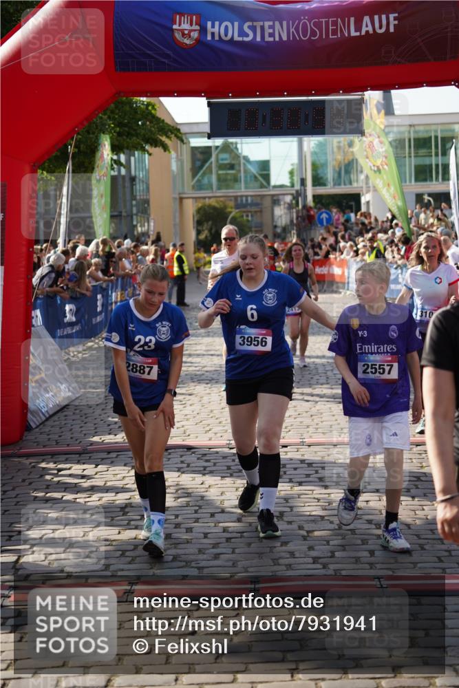 13.06.2025 - Holstenköstenlauf Felixshl http://msf.ph/oto/7931941 13.06.2025 18:00:55 Laufen 2413, 2432, 2557, 2811, 2887, 3101, 3201, 3261, 3723, 3793, 3956 meine-sportfotos.de