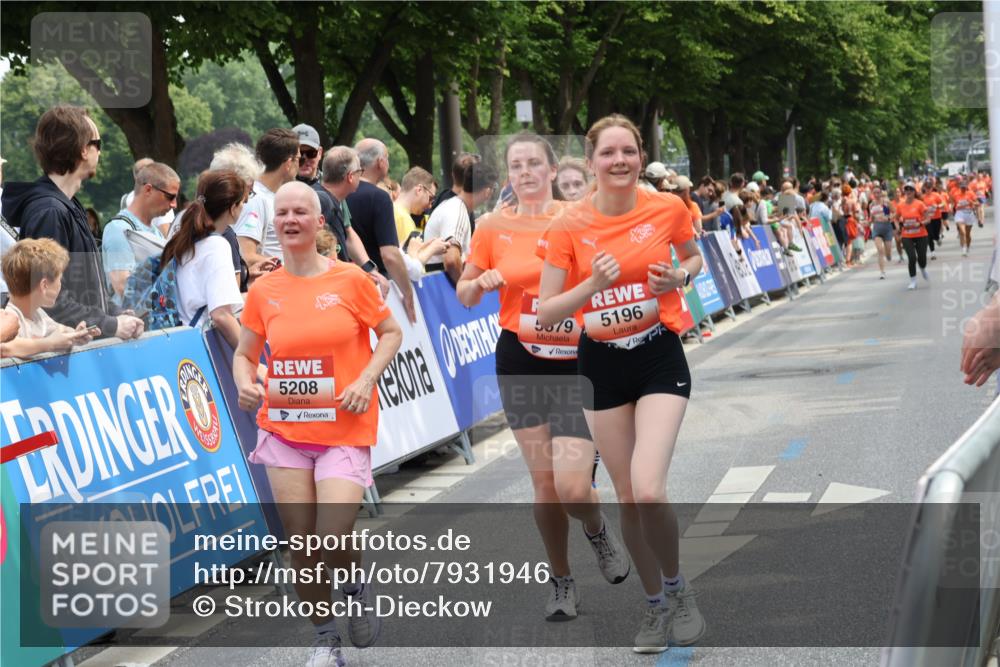 15.06.2025 - REWE Women's Run Strokosch-Dieckow http://msf.ph/oto/7931946 15.06.2025 11:01:22 Ziel 5196, 5208, 5498, 5579 meine-sportfotos.de
