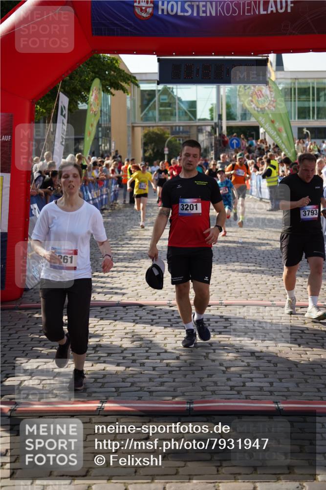 13.06.2025 - Holstenköstenlauf Felixshl http://msf.ph/oto/7931947 13.06.2025 18:01:02 Laufen 2413, 2419, 2496, 2785, 2871, 3201, 3256, 3261, 3298, 3713, 3723, 3733, 3793, 3818, 3819 meine-sportfotos.de