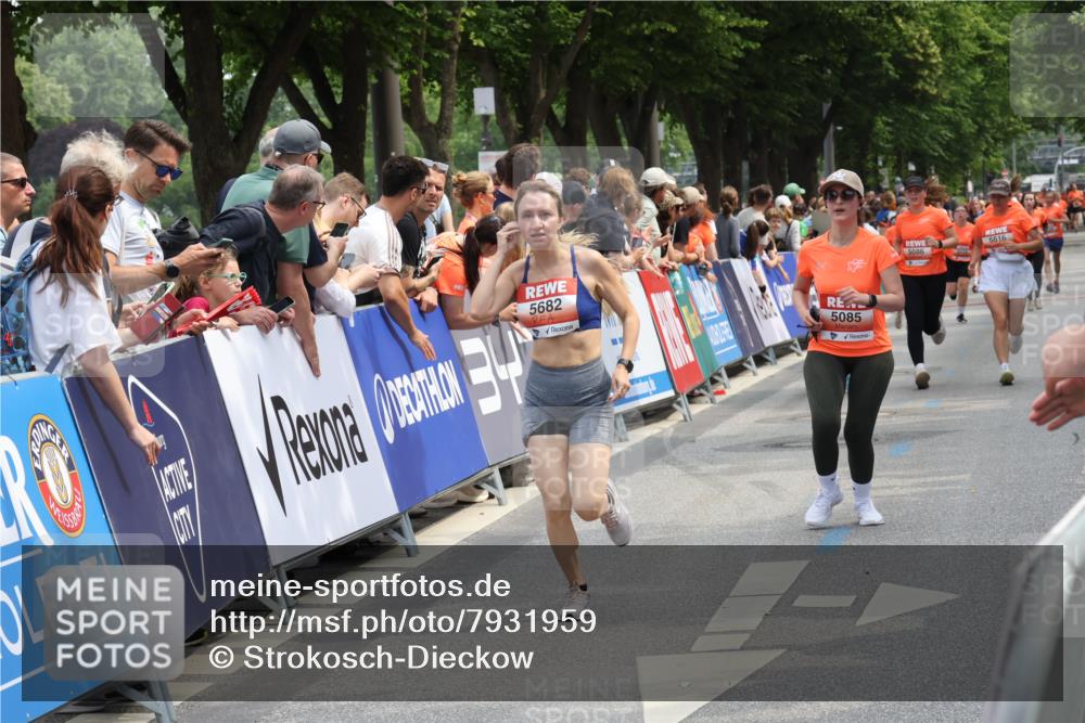 15.06.2025 - REWE Women's Run Strokosch-Dieckow http://msf.ph/oto/7931959 15.06.2025 11:01:30 Ziel 5085, 5196, 5208, 5498, 5579, 5682 meine-sportfotos.de