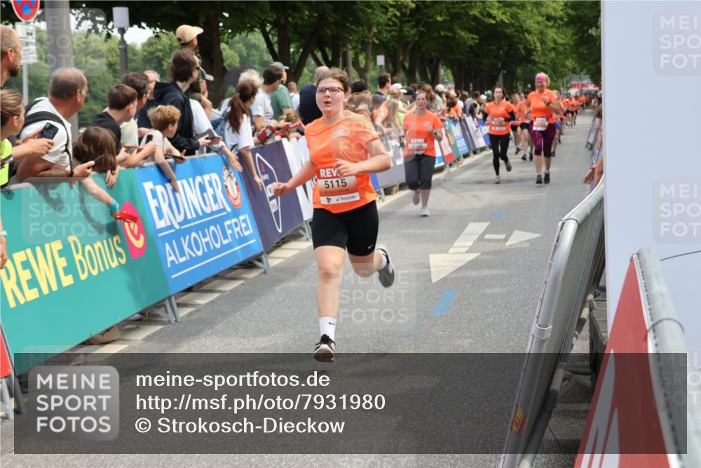 15.06.2025 - REWE Women's Run Strokosch-Dieckow http://msf.ph/oto/7931980 15.06.2025 11:01:40 Ziel 5085, 5086, 5099, 5115, 5120, 5186, 5205, 5616, 5625, 5635, 5682 meine-sportfotos.de