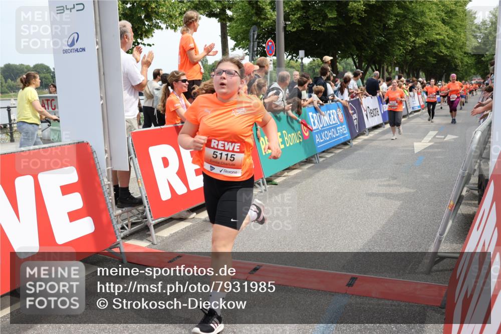 15.06.2025 - REWE Women's Run Strokosch-Dieckow http://msf.ph/oto/7931985 15.06.2025 11:01:41 Ziel 5085, 5086, 5099, 5115, 5120, 5186, 5205, 5299, 5616, 5625, 5635 meine-sportfotos.de