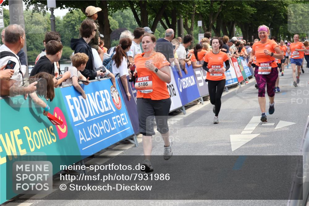 15.06.2025 - REWE Women's Run Strokosch-Dieckow http://msf.ph/oto/7931986 15.06.2025 11:01:42 Ziel 5085, 5086, 5099, 5115, 5120, 5186, 5205, 5299, 5616, 5625, 5635 meine-sportfotos.de