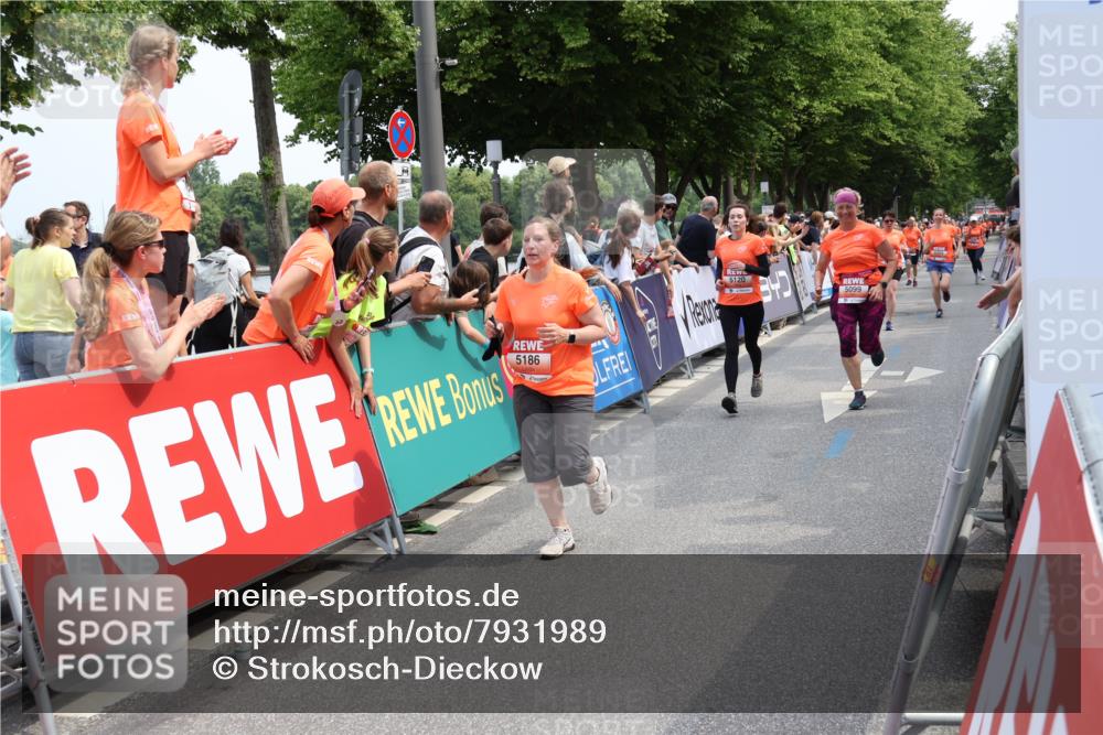 15.06.2025 - REWE Women's Run Strokosch-Dieckow http://msf.ph/oto/7931989 15.06.2025 11:01:43 Ziel 5068, 5071, 5086, 5099, 5115, 5120, 5186, 5205, 5299, 5616, 5625, 5635 meine-sportfotos.de