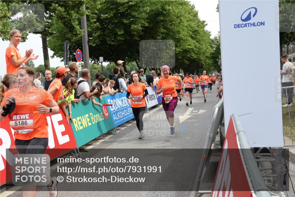 15.06.2025 - REWE Women's Run Strokosch-Dieckow http://msf.ph/oto/7931991 15.06.2025 11:01:44 Ziel 5068, 5071, 5086, 5099, 5115, 5120, 5186, 5205, 5299, 5616, 5625, 5635 meine-sportfotos.de