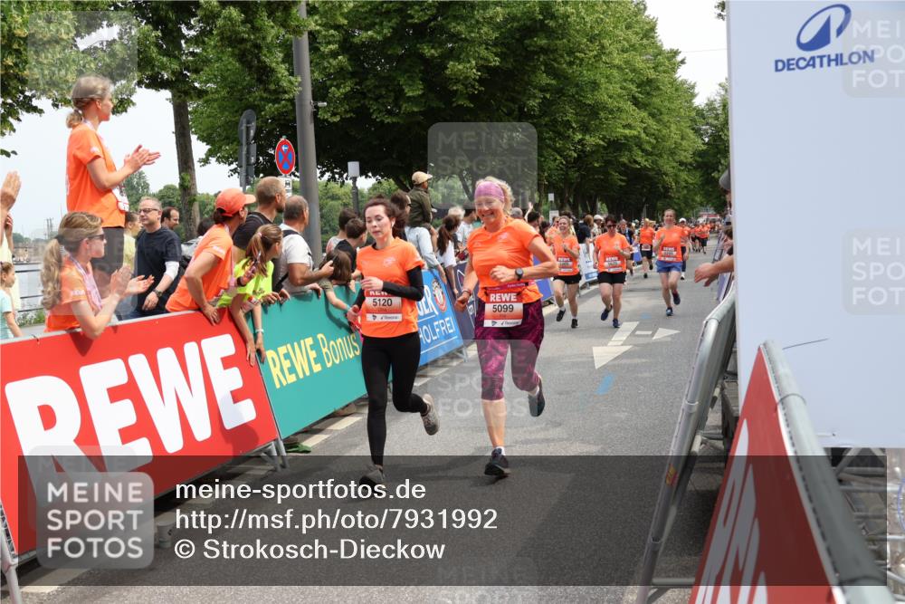 15.06.2025 - REWE Women's Run Strokosch-Dieckow http://msf.ph/oto/7931992 15.06.2025 11:01:44 Ziel 5068, 5071, 5086, 5099, 5115, 5120, 5186, 5205, 5299, 5616, 5625, 5635 meine-sportfotos.de