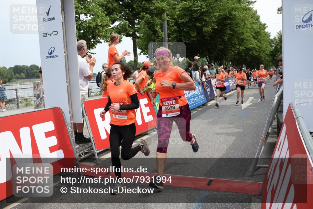 15.06.2025 - REWE Women's Run Strokosch-Dieckow http://msf.ph/oto/7931994 15.06.2025 11:01:45 Ziel 5068, 5071, 5086, 5099, 5115, 5120, 5186, 5205, 5299, 5360, 5361, 5625 meine-sportfotos.de