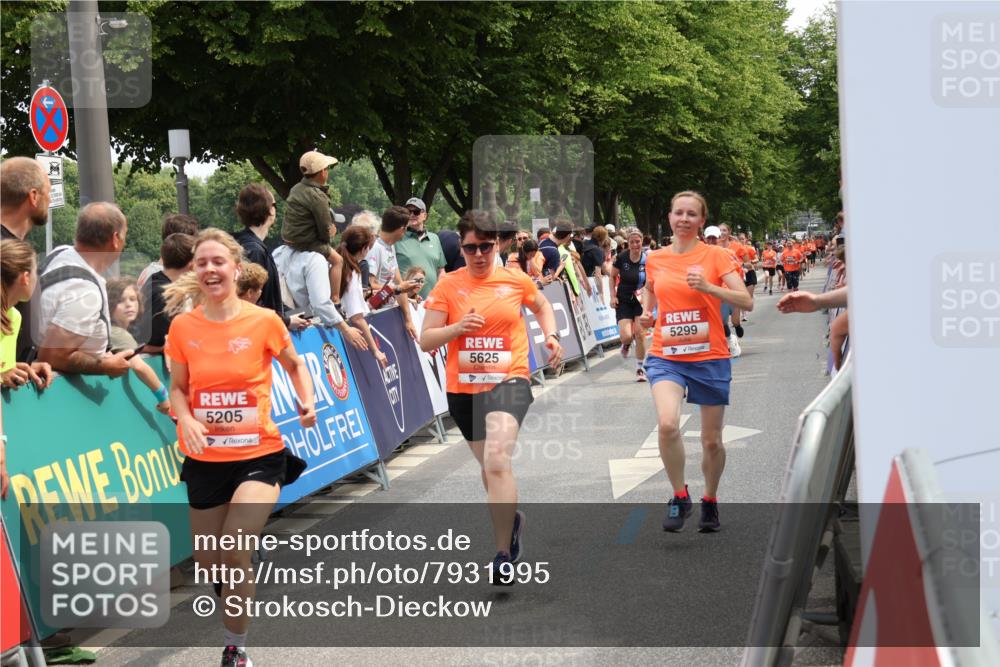 15.06.2025 - REWE Women's Run Strokosch-Dieckow http://msf.ph/oto/7931995 15.06.2025 11:01:46 Ziel 5043, 5068, 5071, 5099, 5115, 5120, 5186, 5205, 5299, 5360, 5361, 5625, 5637 meine-sportfotos.de