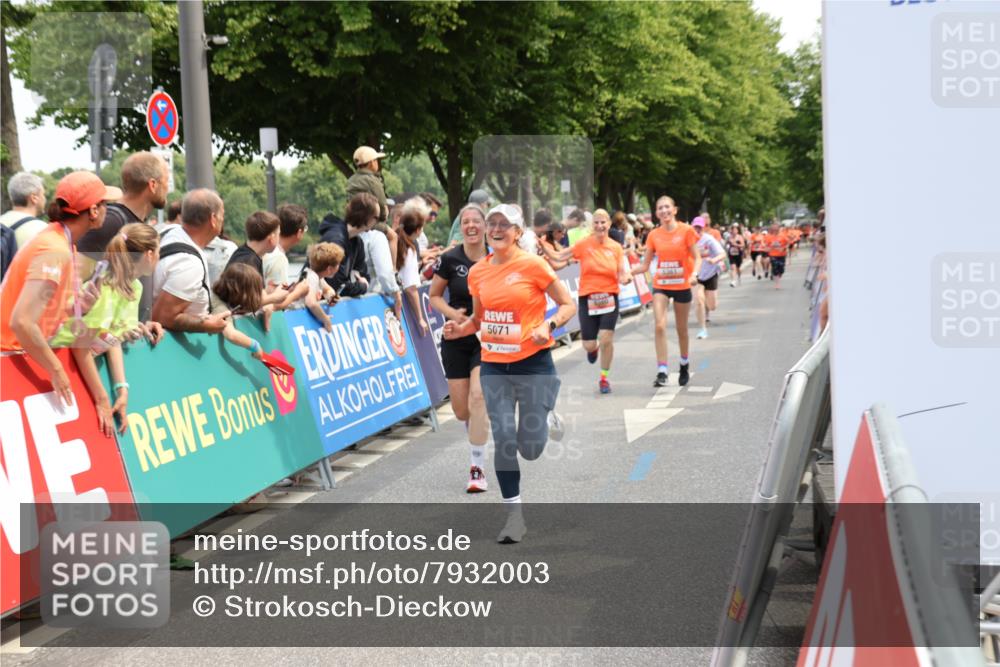 15.06.2025 - REWE Women's Run Strokosch-Dieckow http://msf.ph/oto/7932003 15.06.2025 11:01:48 Ziel 5043, 5068, 5071, 5099, 5120, 5186, 5205, 5299, 5360, 5361, 5625, 5637 meine-sportfotos.de