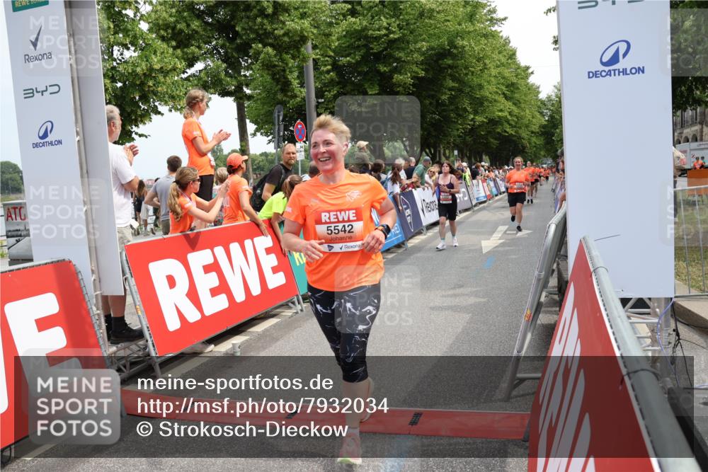 15.06.2025 - REWE Women's Run Strokosch-Dieckow http://msf.ph/oto/7932034 15.06.2025 11:01:58 Ziel 5043, 5128, 5302, 5360, 5361, 5389, 5542, 5549, 5566, 5637 meine-sportfotos.de