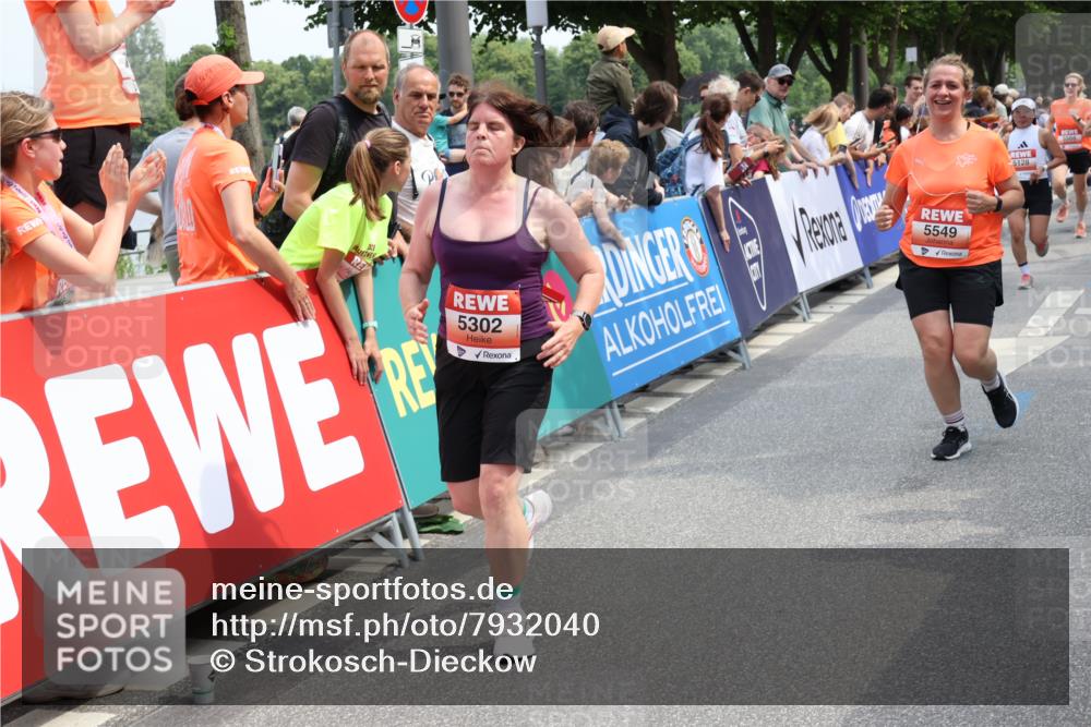 15.06.2025 - REWE Women's Run Strokosch-Dieckow http://msf.ph/oto/7932040 15.06.2025 11:02:00 Ziel 5128, 5302, 5389, 5542, 5549, 5566, 5609 meine-sportfotos.de