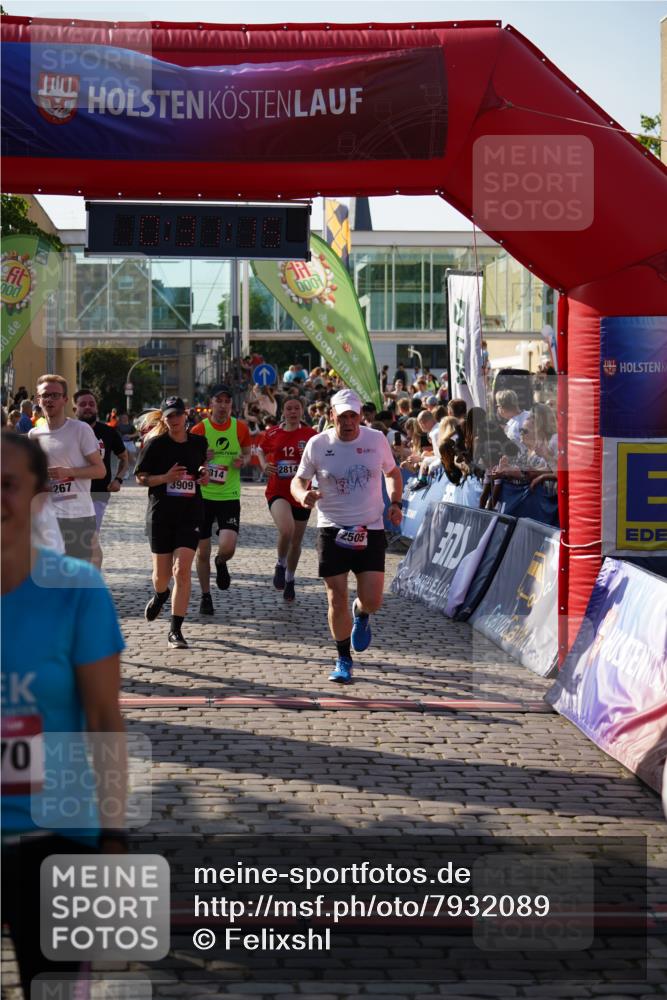 13.06.2025 - Holstenköstenlauf Felixshl http://msf.ph/oto/7932089 13.06.2025 18:01:16 Laufen 2470, 2505, 2740, 2796, 2814, 2853, 3267, 3269, 3273, 3608, 3814, 3909 meine-sportfotos.de