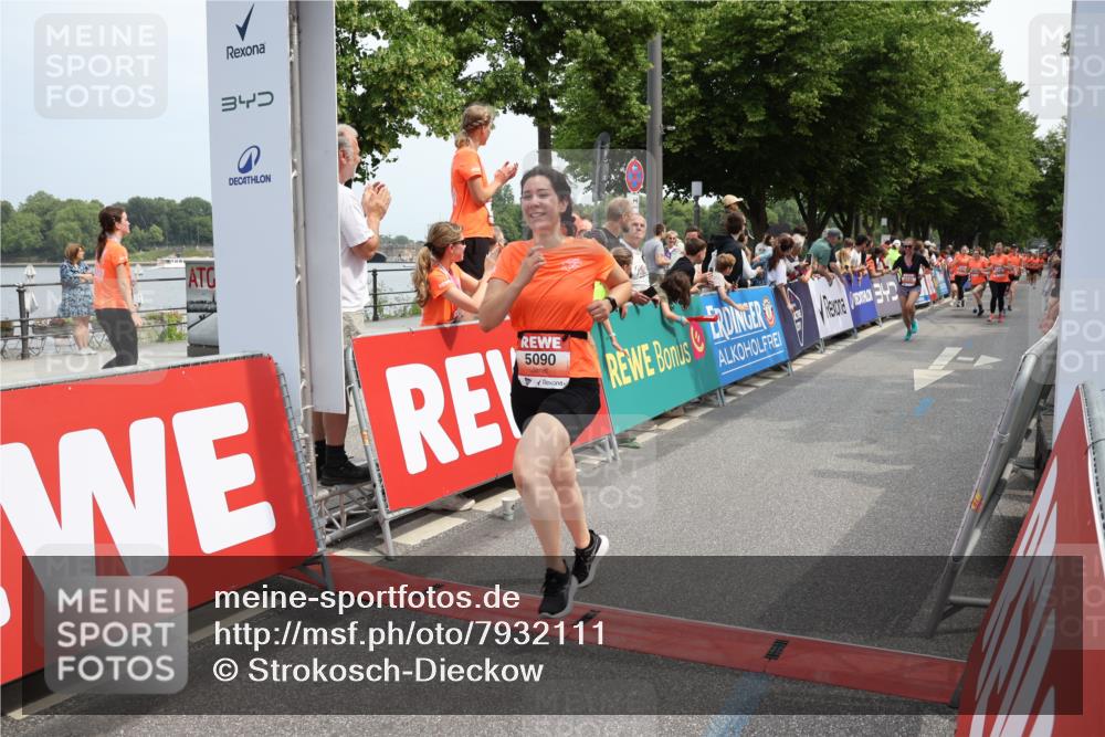 15.06.2025 - REWE Women's Run Strokosch-Dieckow http://msf.ph/oto/7932111 15.06.2025 11:02:12 Ziel 5090, 5130, 5220, 5221, 5434, 5436, 5489, 5510, 5536, 5609 meine-sportfotos.de