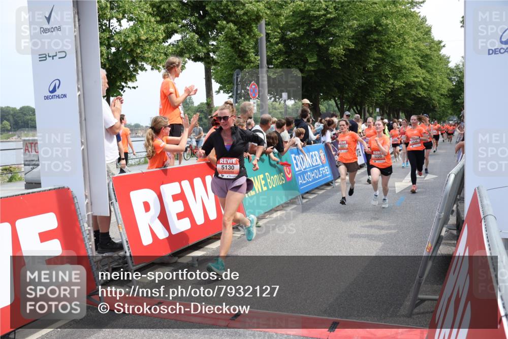 15.06.2025 - REWE Women's Run Strokosch-Dieckow http://msf.ph/oto/7932127 15.06.2025 11:02:15 Ziel 5051, 5090, 5130, 5220, 5221, 5295, 5434, 5436, 5489, 5510 meine-sportfotos.de