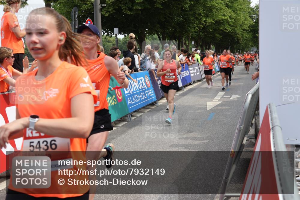 15.06.2025 - REWE Women's Run Strokosch-Dieckow http://msf.ph/oto/7932149 15.06.2025 11:02:18 Ziel 5015, 5051, 5090, 5123, 5124, 5130, 5220, 5221, 5295, 5434, 5436, 5438, 5510, 5534 meine-sportfotos.de