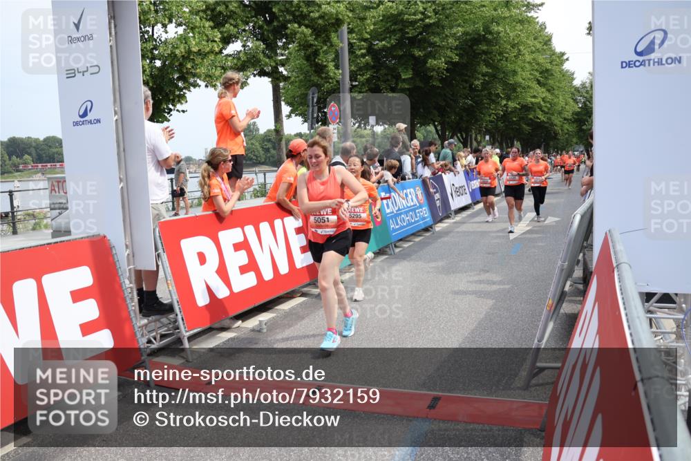 15.06.2025 - REWE Women's Run Strokosch-Dieckow http://msf.ph/oto/7932159 15.06.2025 11:02:20 Ziel 5015, 5051, 5123, 5124, 5130, 5220, 5221, 5295, 5303, 5434, 5436, 5438, 5510, 5534 meine-sportfotos.de