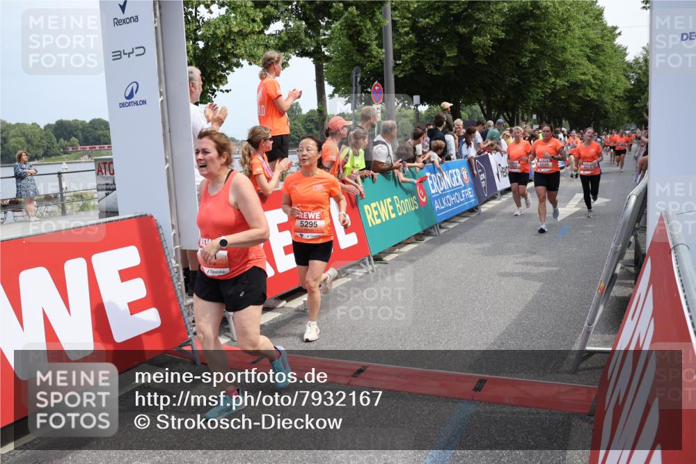 15.06.2025 - REWE Women's Run Strokosch-Dieckow http://msf.ph/oto/7932167 15.06.2025 11:02:20 Ziel 5015, 5051, 5123, 5124, 5130, 5220, 5221, 5295, 5303, 5434, 5436, 5438, 5510, 5534 meine-sportfotos.de