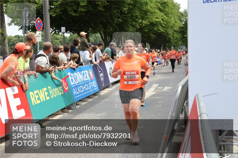 15.06.2025 - REWE Women's Run Strokosch-Dieckow http://msf.ph/oto/7932201 15.06.2025 11:02:26 Ziel 5015, 5051, 5123, 5124, 5295, 5303, 5418, 5438, 5534, 5649, 5653 meine-sportfotos.de