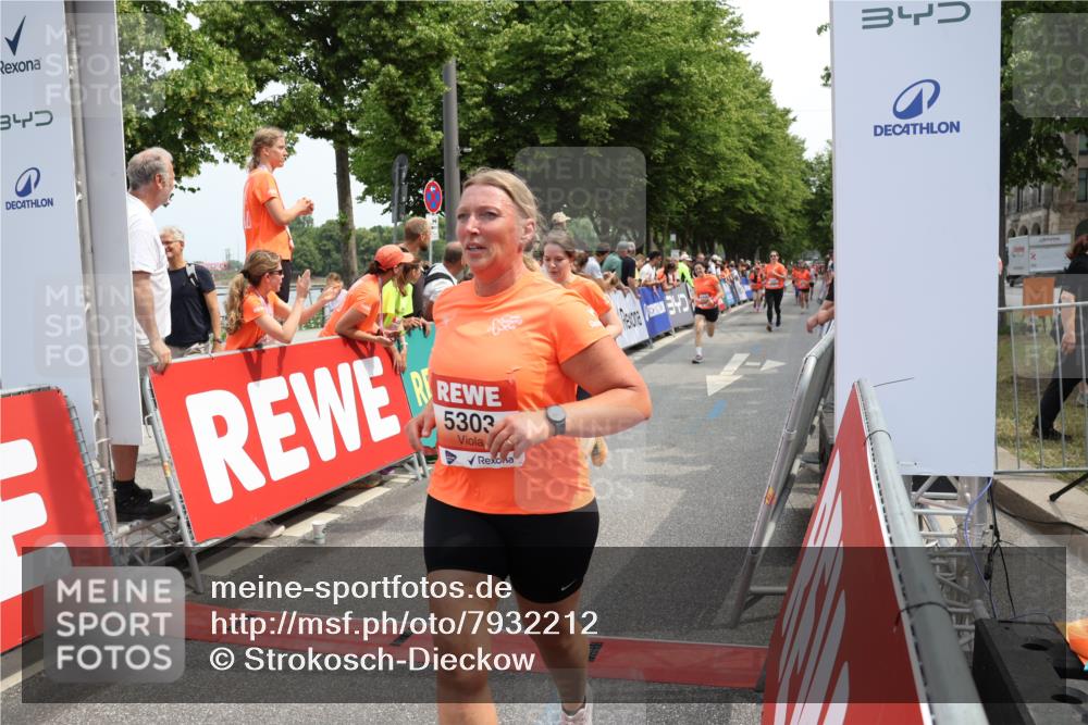 15.06.2025 - REWE Women's Run Strokosch-Dieckow http://msf.ph/oto/7932212 15.06.2025 11:02:27 Ziel 5015, 5123, 5124, 5295, 5303, 5418, 5438, 5534, 5649, 5653 meine-sportfotos.de