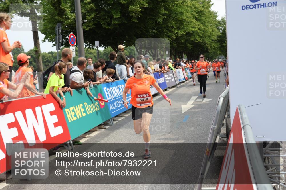 15.06.2025 - REWE Women's Run Strokosch-Dieckow http://msf.ph/oto/7932221 15.06.2025 11:02:29 Ziel 5015, 5123, 5124, 5177, 5303, 5418, 5438, 5534, 5649, 5653 meine-sportfotos.de
