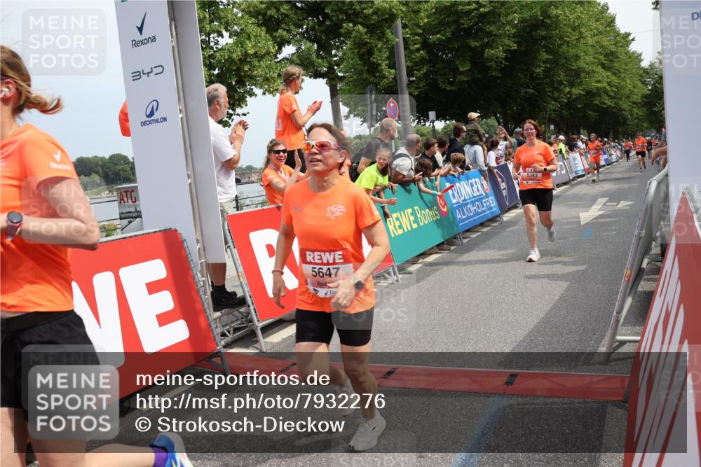 15.06.2025 - REWE Women's Run Strokosch-Dieckow http://msf.ph/oto/7932276 15.06.2025 11:02:46 Ziel 5006, 5083, 5383, 5402, 5428, 5647, 5661, 5688 meine-sportfotos.de