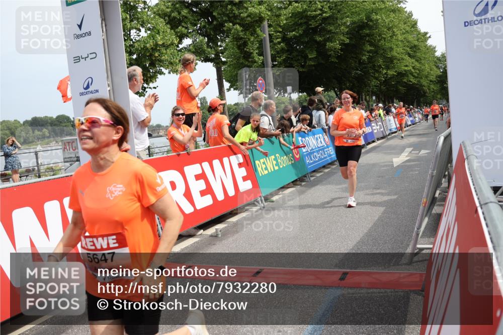 15.06.2025 - REWE Women's Run Strokosch-Dieckow http://msf.ph/oto/7932280 15.06.2025 11:02:46 Ziel 5006, 5083, 5383, 5402, 5428, 5647, 5661, 5688 meine-sportfotos.de