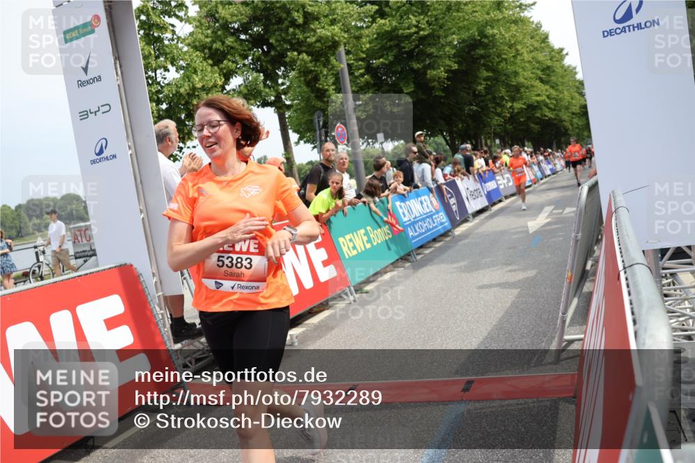 15.06.2025 - REWE Women's Run Strokosch-Dieckow http://msf.ph/oto/7932289 15.06.2025 11:02:48 Ziel 5004, 5006, 5383, 5402, 5428, 5647, 5661 meine-sportfotos.de
