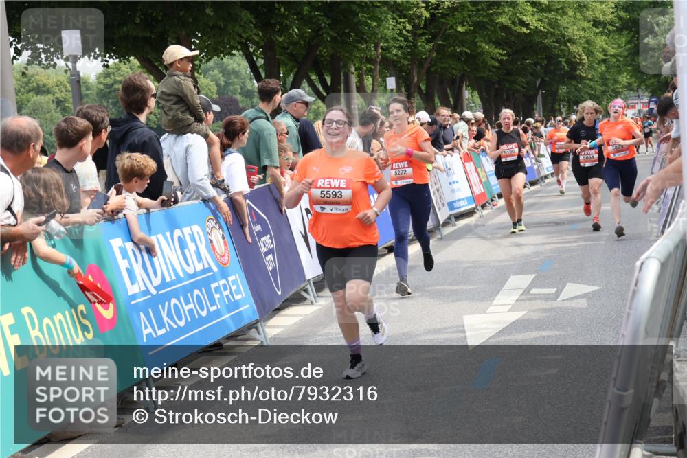15.06.2025 - REWE Women's Run Strokosch-Dieckow http://msf.ph/oto/7932316 15.06.2025 11:02:56 Ziel 5004, 5064, 5075, 5190, 5222, 5246, 5428, 5593 meine-sportfotos.de