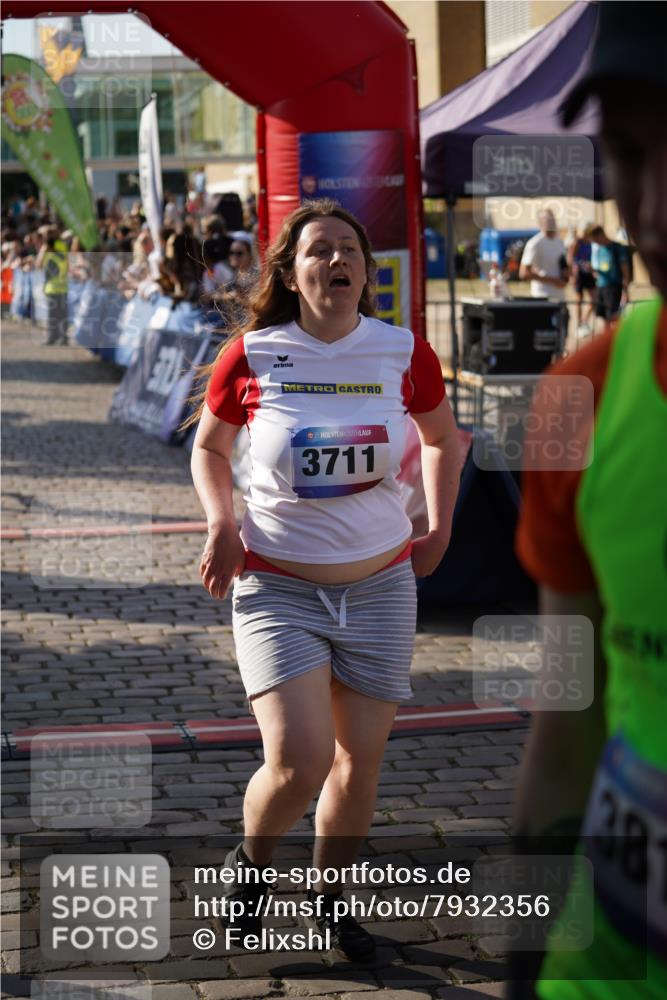 13.06.2025 - Holstenköstenlauf Felixshl http://msf.ph/oto/7932356 13.06.2025 18:01:41 Laufen 2288, 2425, 2454, 2890, 3646, 3710, 3711, 3822 meine-sportfotos.de