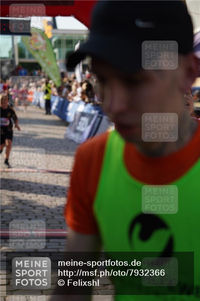 13.06.2025 - Holstenköstenlauf Felixshl http://msf.ph/oto/7932366 13.06.2025 18:01:42 Laufen 2252, 2288, 2425, 2454, 2890, 3646, 3710, 3711, 3822, 3900 meine-sportfotos.de