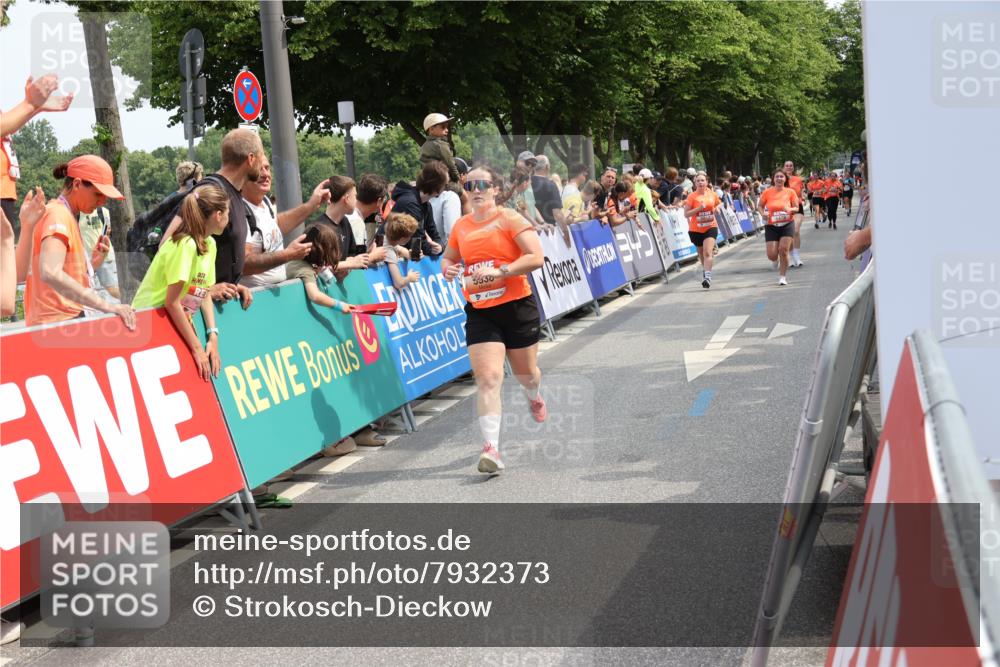 15.06.2025 - REWE Women's Run Strokosch-Dieckow http://msf.ph/oto/7932373 15.06.2025 11:03:05 Ziel 5064, 5075, 5190, 5222, 5246, 5333, 5478, 5538, 5617 meine-sportfotos.de