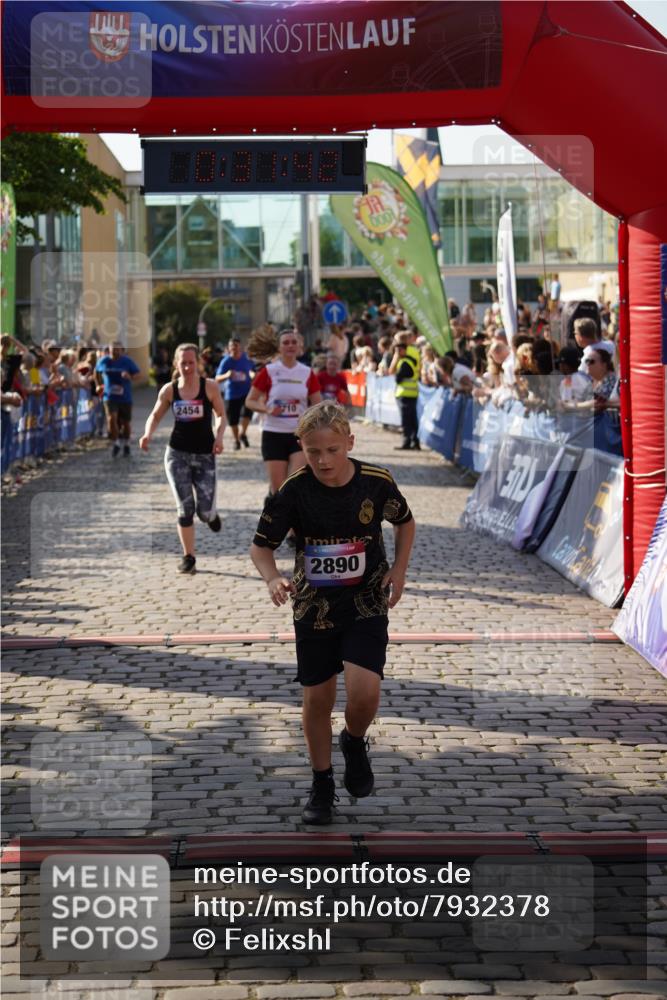 13.06.2025 - Holstenköstenlauf Felixshl http://msf.ph/oto/7932378 13.06.2025 18:01:44 Laufen 2231, 2232, 2238, 2252, 2454, 2856, 2890, 3579, 3646, 3710, 3711, 3822, 3900 meine-sportfotos.de