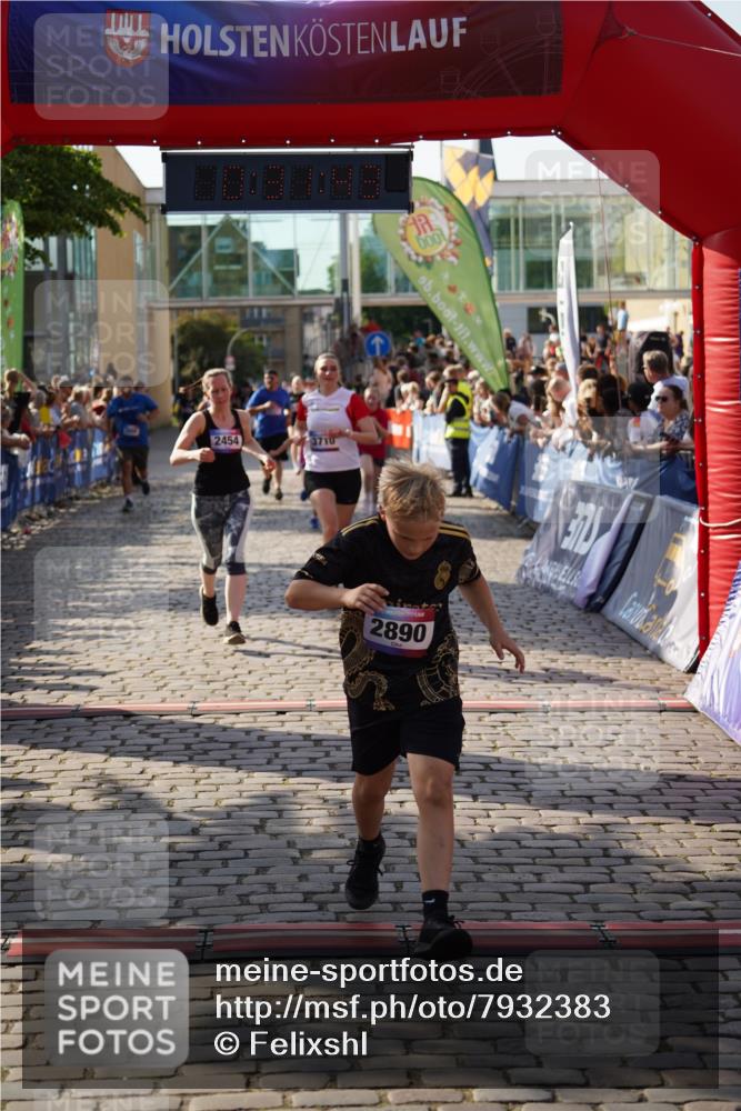 13.06.2025 - Holstenköstenlauf Felixshl http://msf.ph/oto/7932383 13.06.2025 18:01:44 Laufen 2231, 2232, 2238, 2252, 2454, 2856, 2890, 3579, 3646, 3710, 3711, 3822, 3900 meine-sportfotos.de
