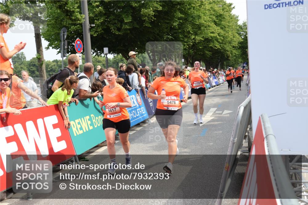 15.06.2025 - REWE Women's Run Strokosch-Dieckow http://msf.ph/oto/7932393 15.06.2025 11:03:08 Ziel 5064, 5190, 5246, 5333, 5425, 5478, 5538, 5617 meine-sportfotos.de