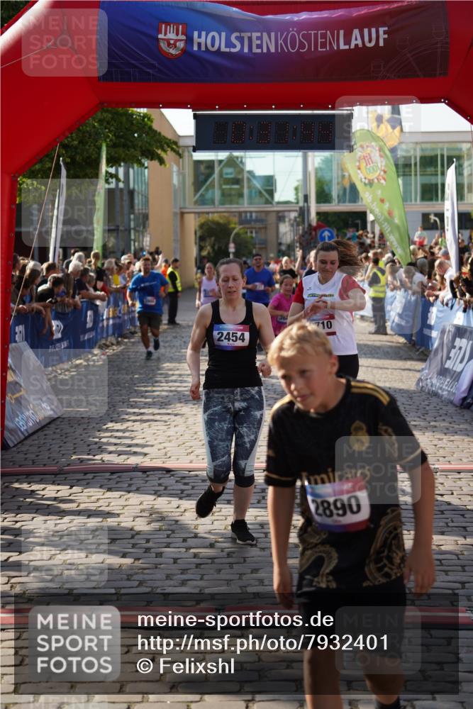 13.06.2025 - Holstenköstenlauf Felixshl http://msf.ph/oto/7932401 13.06.2025 18:01:45 Laufen 2231, 2232, 2238, 2252, 2454, 2856, 2890, 3579, 3646, 3710, 3822, 3900 meine-sportfotos.de