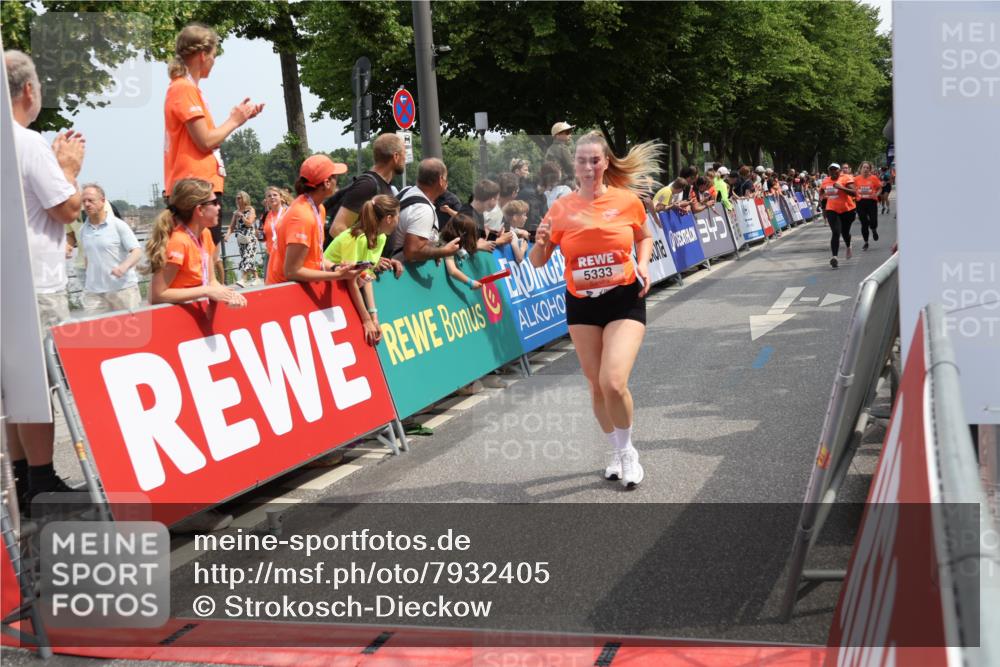 15.06.2025 - REWE Women's Run Strokosch-Dieckow http://msf.ph/oto/7932405 15.06.2025 11:03:10 Ziel 5333, 5425, 5478, 5538, 5582, 5617, 5620, 5667 meine-sportfotos.de
