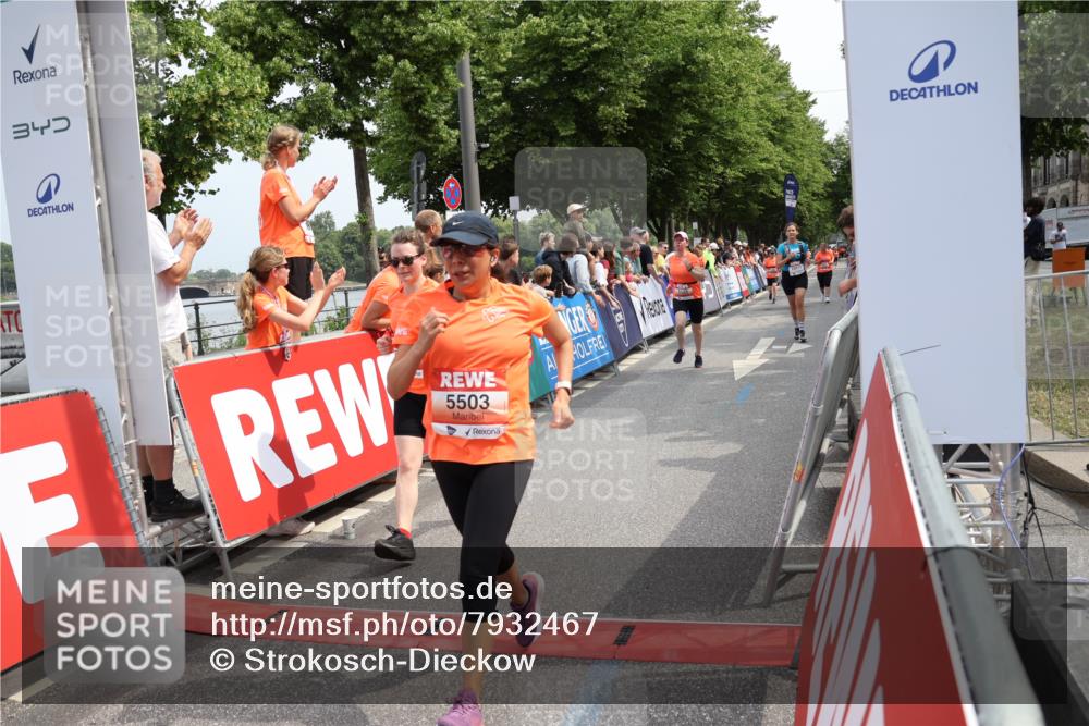 15.06.2025 - REWE Women's Run Strokosch-Dieckow http://msf.ph/oto/7932467 15.06.2025 11:03:21 Ziel 5017, 5206, 5292, 5425, 5503, 5525, 5582, 5613, 5620, 5651, 5667 meine-sportfotos.de