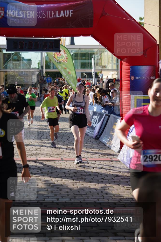 13.06.2025 - Holstenköstenlauf Felixshl http://msf.ph/oto/7932541 13.06.2025 18:02:00 Laufen 2005, 2068, 2279, 2435, 2916, 2920, 2998, 3121, 3161, 3617, 3618, 3726, 3752, 3800 meine-sportfotos.de