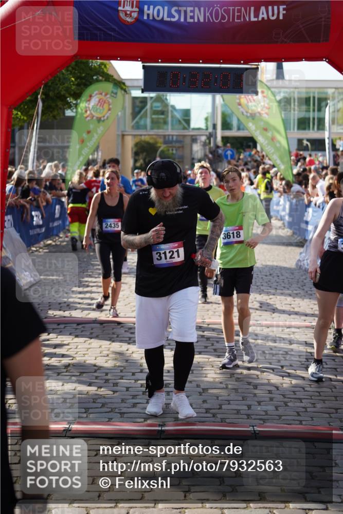 13.06.2025 - Holstenköstenlauf Felixshl http://msf.ph/oto/7932563 13.06.2025 18:02:02 Laufen 2005, 2279, 2435, 2916, 2920, 2998, 3121, 3161, 3296, 3617, 3618, 3726, 3752, 3800 meine-sportfotos.de
