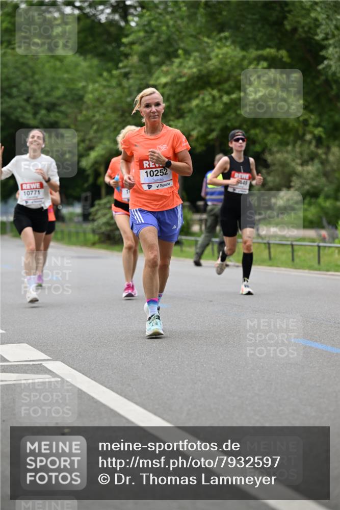 15.06.2025 - REWE Women's Run Dr. Thomas Lammeyer http://msf.ph/oto/7932597 15.06.2025 09:15:59 Laufen 10252, 49, 10771 meine-sportfotos.de