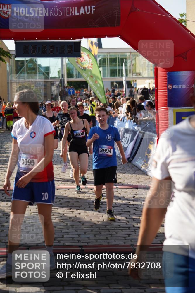 13.06.2025 - Holstenköstenlauf Felixshl http://msf.ph/oto/7932708 13.06.2025 18:02:14 Laufen 2009, 2010, 2013, 2410, 2449, 2502, 2994, 3090, 3095, 3296, 3578, 3606, 3630, 3927 meine-sportfotos.de
