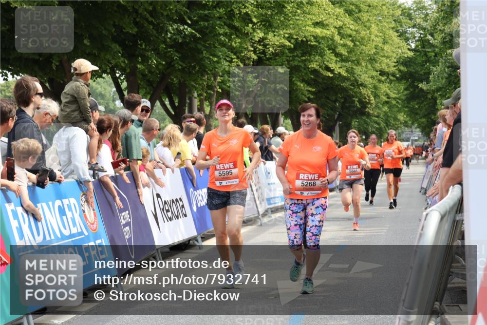 15.06.2025 - REWE Women's Run Strokosch-Dieckow http://msf.ph/oto/7932741 15.06.2025 11:04:30 Ziel 5007, 5018, 5076, 5268, 5448, 5595, 5681 meine-sportfotos.de