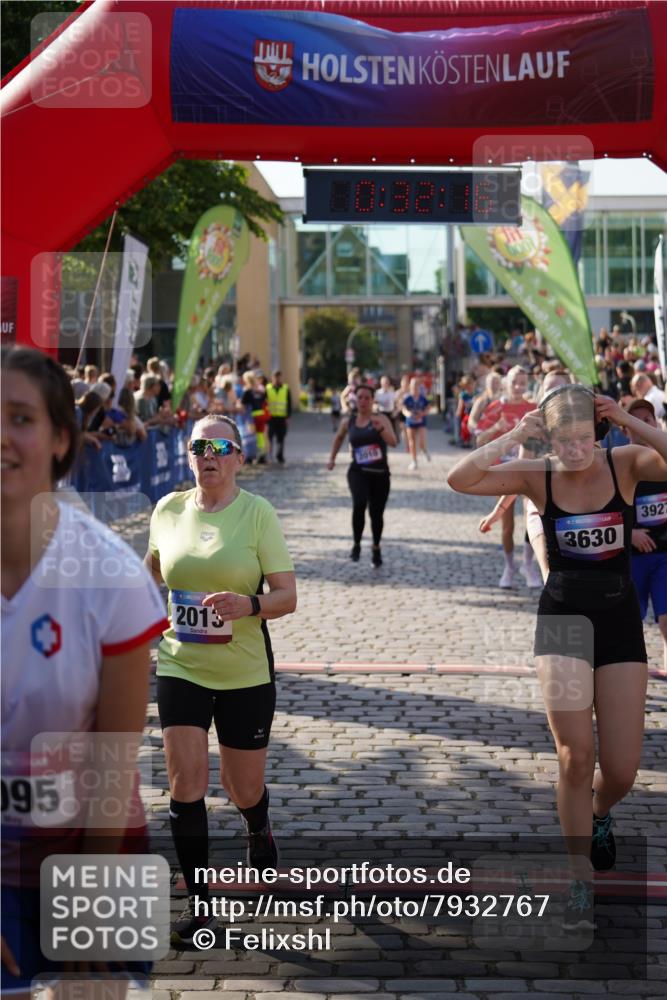 13.06.2025 - Holstenköstenlauf Felixshl http://msf.ph/oto/7932767 13.06.2025 18:02:17 Laufen 2009, 2010, 2013, 2410, 2449, 2502, 2679, 2994, 3141, 3310, 3578, 3606, 3630, 3635, 3927 meine-sportfotos.de