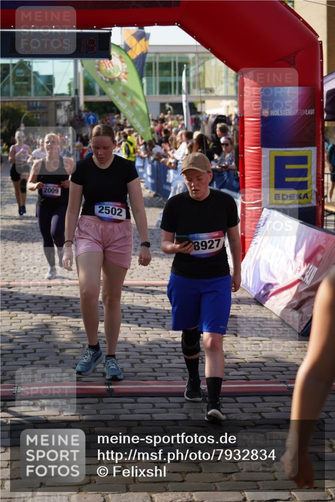 13.06.2025 - Holstenköstenlauf Felixshl http://msf.ph/oto/7932834 13.06.2025 18:02:20 Laufen 2009, 2010, 2449, 2502, 2679, 3000, 3046, 3078, 3141, 3310, 3606, 3635, 3807, 3927 meine-sportfotos.de