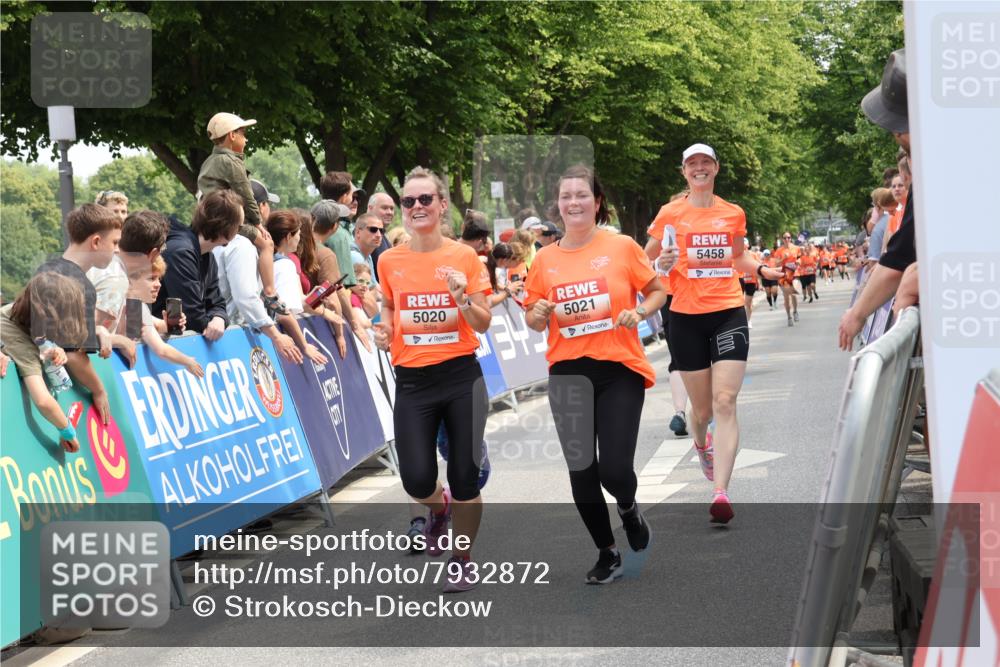 15.06.2025 - REWE Women's Run Strokosch-Dieckow http://msf.ph/oto/7932872 15.06.2025 11:04:59 Ziel 5020, 5021, 5408, 5458, 5459, 5574 meine-sportfotos.de