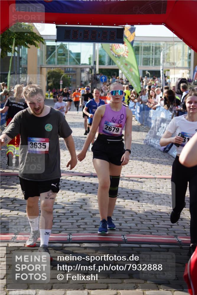 13.06.2025 - Holstenköstenlauf Felixshl http://msf.ph/oto/7932888 13.06.2025 18:02:24 Laufen 2009, 2449, 2679, 2878, 3000, 3046, 3078, 3141, 3254, 3310, 3635, 3807 meine-sportfotos.de