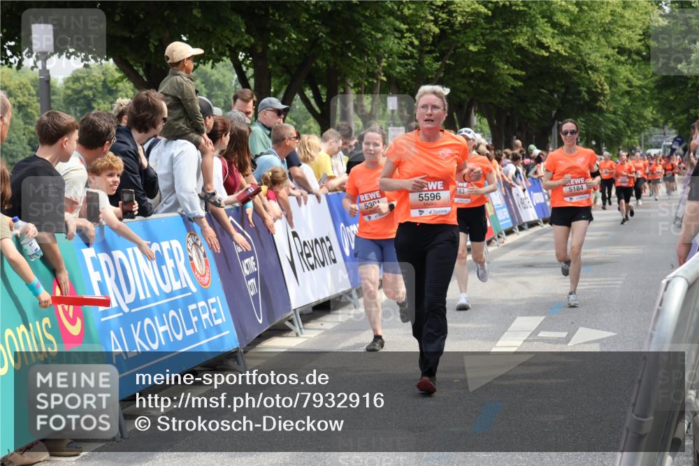 15.06.2025 - REWE Women's Run Strokosch-Dieckow http://msf.ph/oto/7932916 15.06.2025 11:05:07 Ziel 5020, 5021, 5183, 5184, 5301, 5458, 5459, 5574, 5596 meine-sportfotos.de
