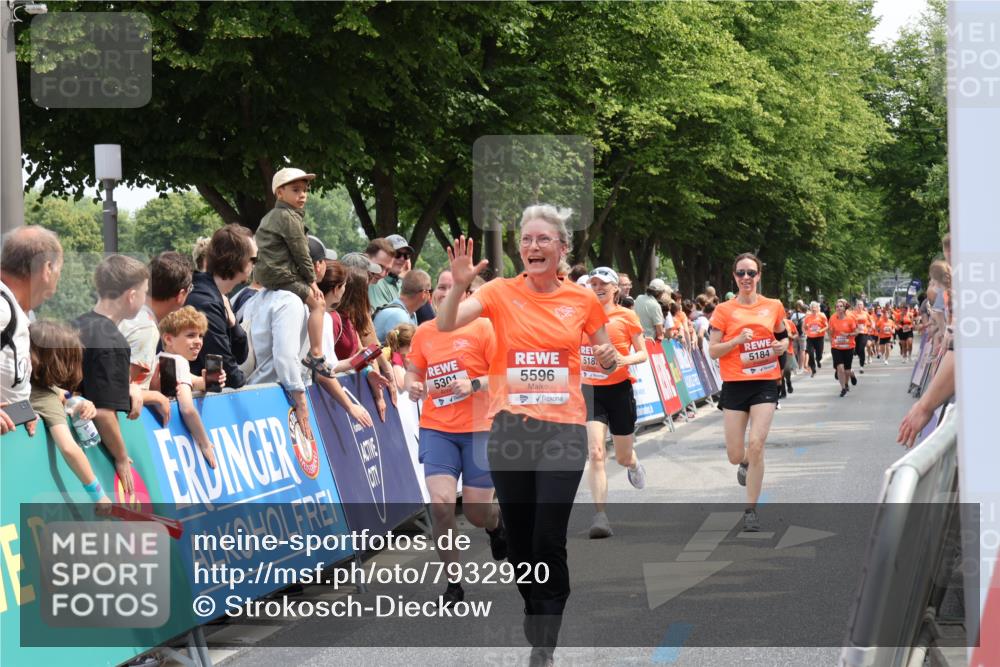 15.06.2025 - REWE Women's Run Strokosch-Dieckow http://msf.ph/oto/7932920 15.06.2025 11:05:08 Ziel 5020, 5183, 5184, 5301, 5458, 5459, 5574, 5596 meine-sportfotos.de