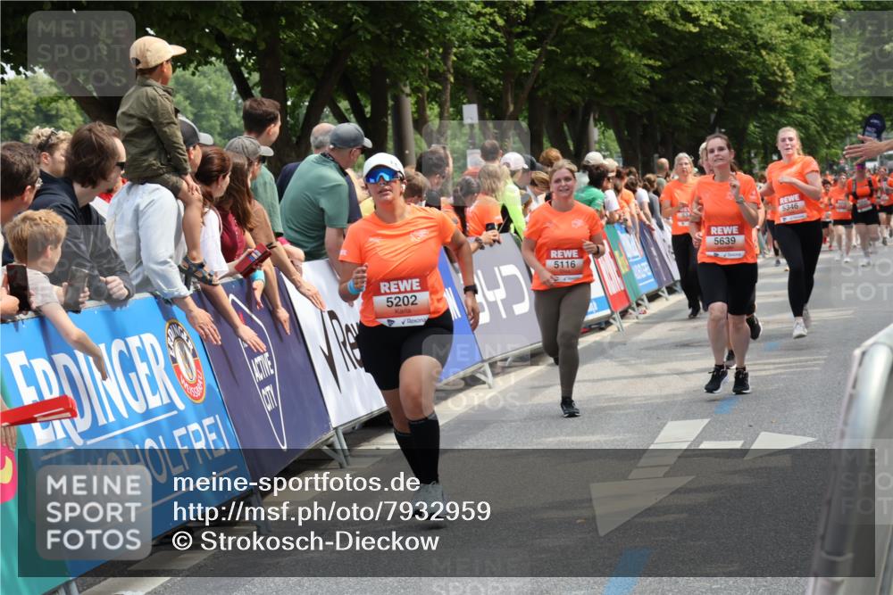 15.06.2025 - REWE Women's Run Strokosch-Dieckow http://msf.ph/oto/7932959 15.06.2025 11:05:14 Ziel 5116, 5183, 5184, 5202, 5301, 5321, 5346, 5347, 5596, 5639 meine-sportfotos.de